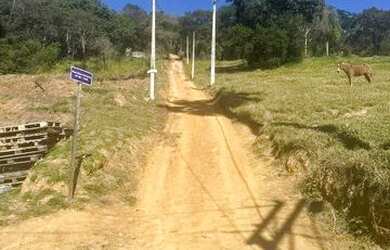Imagem: O terreno à venda possui 1000m² de Área e está localizado
