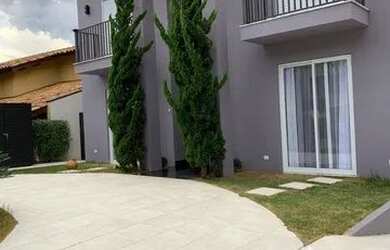 Imagem: A casa em condomínio possui 5 Dormitórios, 5 Banheiros, 4