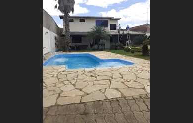 Imagem: A casa em condomínio possui 5 Dormitórios, 3 Banheiros, 5