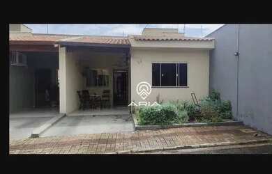 Imagem: A casa possui 3 Dormitórios, 1 Banheiro, 2 Vagas na garagem