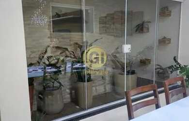 Imagem: A casa possui 3 Dormitórios, 2 Banheiros, 2 Vagas na garagem