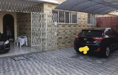 Imagem: A casa possui 4 Dormitórios, 5 Banheiros, 5 Vagas na garagem