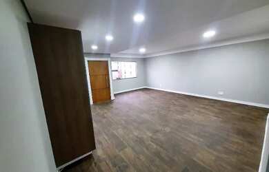 Imagem: A casa possui 2 Dormitórios, 2 Banheiros, 1 Vaga na garagem