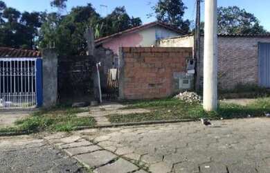 Imagem: A casa possui 2 Dormitórios, 1 Banheiro, 1 Vaga na garagem