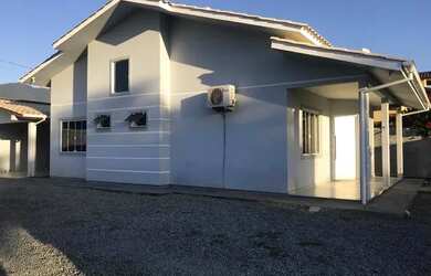 Imagem: A casa possui 2 Dormitórios, 2 Banheiros, 1 Vaga na garagem