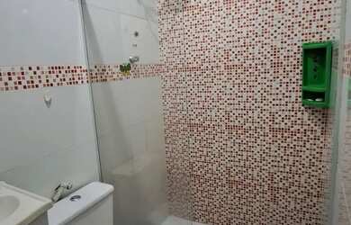 Imagem: A casa possui 2 Dormitórios, 2 Banheiros, 1 Vaga na garagem