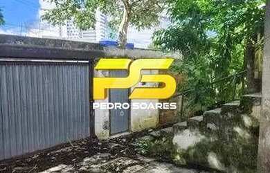 Imagem: A casa possui 3 Dormitórios, 3 Banheiros, 350m² de Área e