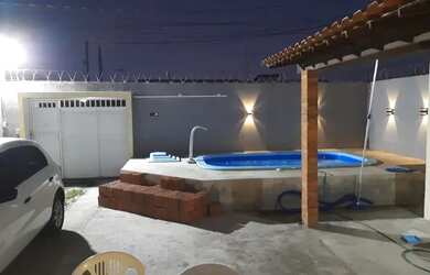 Imagem: A casa possui 3 Dormitórios, 3 Banheiros, 3 Vagas na garagem