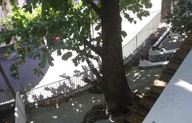 Imagem: A casa possui 4 Dormitórios, 2 Banheiros, 1 Vaga na garagem