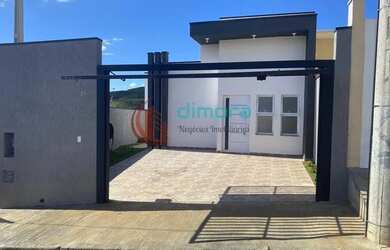 Imagem: A casa possui 3 Dormitórios, 3 Banheiros, 2 Vagas na garagem