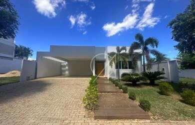 Imagem: A casa em condomínio possui 3 Dormitórios, 4 Banheiros, 4