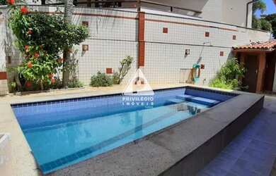 Imagem: A casa em condomínio possui 3 Dormitórios, 3 Banheiros, 4