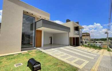 Imagem: A casa possui 3 Dormitórios, 4 Banheiros, 4 Vagas na garagem