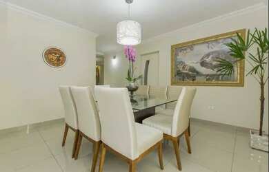 Imagem: A casa possui 3 Dormitórios, 3 Banheiros, 3 Vagas na garagem