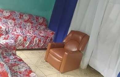 Imagem: A casa possui 3 Dormitórios e 1 Banheiro e está localizado