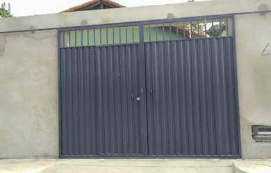 Imagem: A casa possui 3 Dormitórios, 1 Banheiro e está localizado