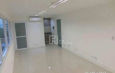 Imagem: O depósito possui 1 Vaga na garagem e 32m² de Área e está