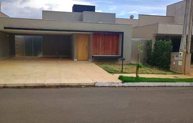 Imagem: A casa em condomínio possui 3 Dormitórios, 3 Banheiros, 4