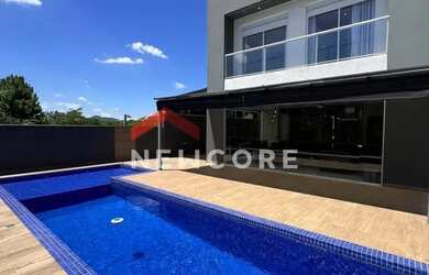 Imagem: A casa em condomínio possui 3 Dormitórios, 5 Banheiros, 4