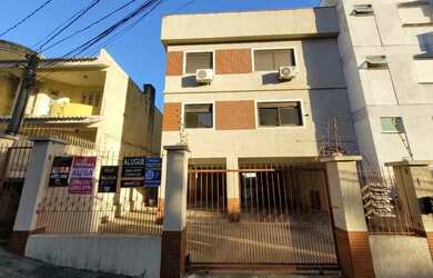 Imagem: O apartamento possui 3 Dormitórios, 1 Banheiro, 1 Vaga na garagem