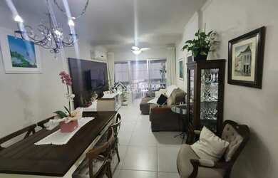 Imagem: O apartamento possui 3 Dormitórios, 1 Banheiro, 1 Vaga na garagem