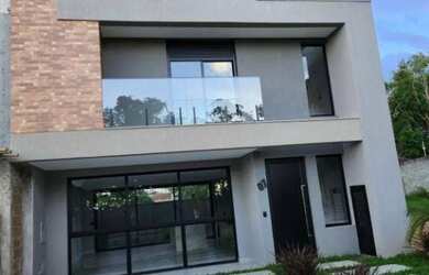 Imagem: A casa em condomínio possui 3 Dormitórios, 4 Banheiros, 2