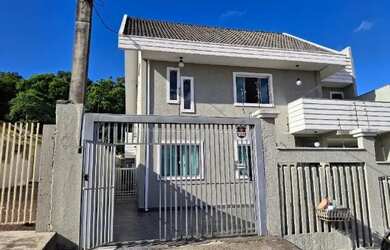 Imagem: A casa possui 3 Dormitórios, 3 Banheiros, 2 Vagas na garagem