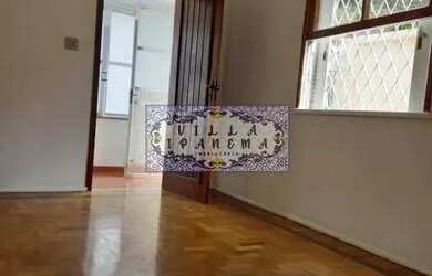 Imagem: A casa possui 3 Dormitórios, 1 Banheiro, 2 Vagas na garagem