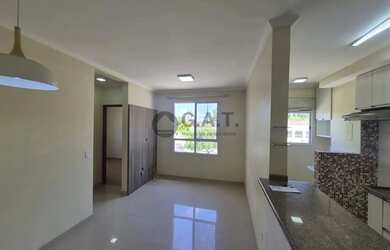 Imagem: O apartamento possui 2 Dormitórios, 1 Banheiro, 1 Vaga na garagem