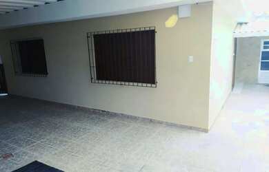 Imagem: A casa possui 5 Dormitórios, 4 Banheiros, 5 Vagas na garagem