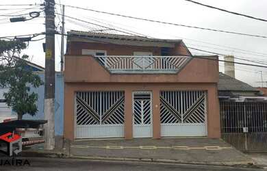 Imagem: A casa possui 3 Dormitórios, 4 Banheiros, 2 Vagas na garagem