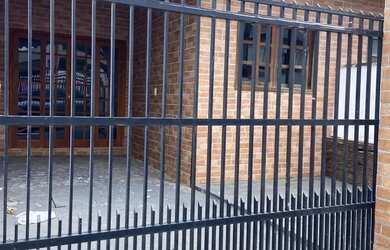 Imagem: A casa possui 2 Dormitórios, 1 Banheiro, 1 Vaga na garagem