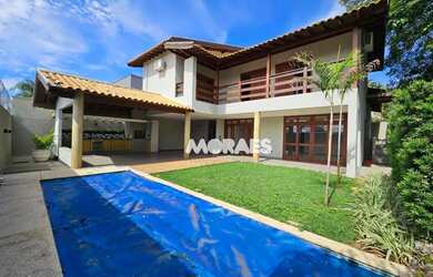 Imagem: A casa em condomínio possui 4 Dormitórios, 5 Banheiros, 3