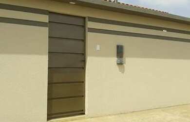 Imagem: A casa possui 2 Dormitórios, 2 Banheiros, 3 Vagas na garagem