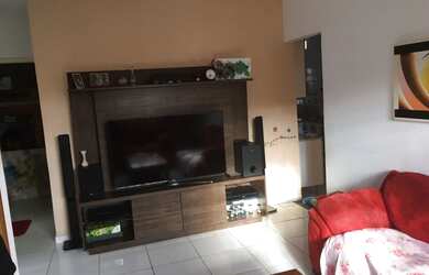 Imagem: A casa possui 3 Dormitórios, 2 Banheiros, 1 Vaga na garagem