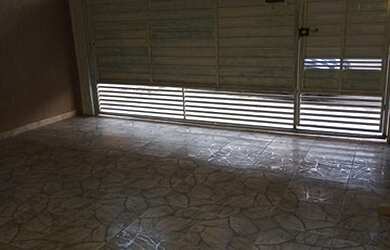 Imagem: A casa possui 2 Dormitórios, 3 Banheiros, 1 Vaga na garagem