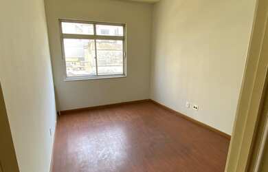 Imagem: O apartamento à venda possui 2 Dormitórios, 1 Banheiro e 65m²