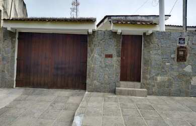 Imagem: A casa possui 3 Dormitórios, 3 Banheiros, 3 Vagas na garagem