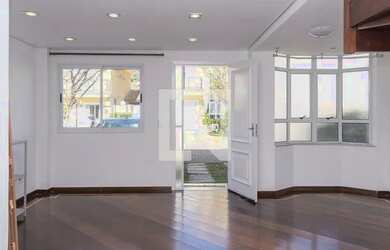 Imagem: A casa em condomínio possui 3 Dormitórios, 3 Banheiros, 3