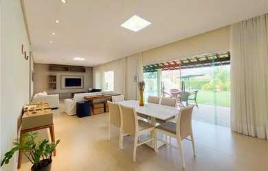 Imagem: A casa em condomínio possui 5 Dormitórios, 5 Banheiros, 4