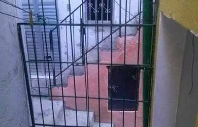 Imagem: A casa possui 2 Dormitórios, 1 Banheiro, Varanda e está localizado