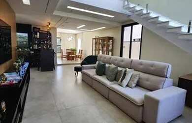 Imagem: A casa em condomínio possui 4 Dormitórios, 4 Banheiros, 4