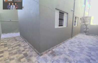 Imagem: A casa possui 2 Dormitórios, 1 Banheiro, 1 Vaga na garagem