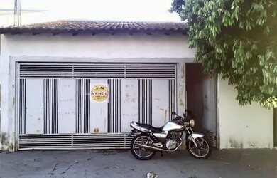 Imagem: A casa possui 2 Dormitórios, 1 Banheiro e 191m² de Área e