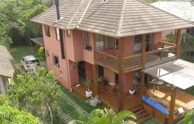 Imagem: A casa em condomínio possui 3 Dormitórios, 3 Banheiros, 5