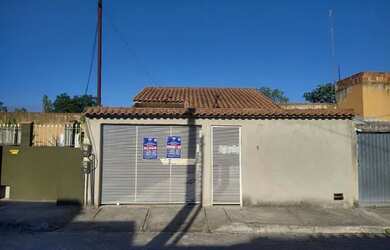 Imagem: A casa possui 2 Dormitórios, 2 Banheiros, 1 Vaga na garagem