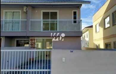 Imagem: A casa possui 2 Dormitórios, 2 Banheiros, 2 Vagas na garagem