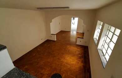 Imagem: A casa possui 5 Dormitórios, 5 Banheiros, 5 Vagas na garagem