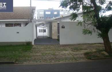 Imagem: A casa possui 3 Dormitórios, 3 Banheiros, 5 Vagas na garagem