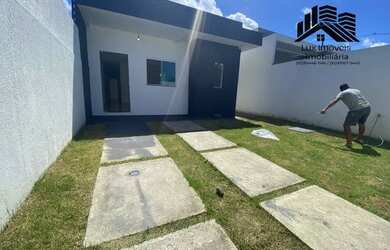 Imagem: A casa possui 3 Dormitórios, 4 Banheiros, 2 Vagas na garagem